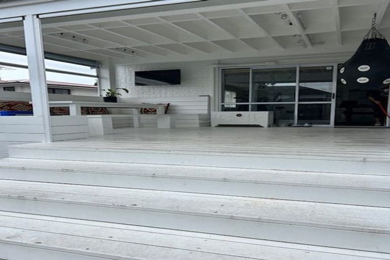 Photo of property in 83 Jaemont Avenue, Te Atatu South, Auckland, 0610