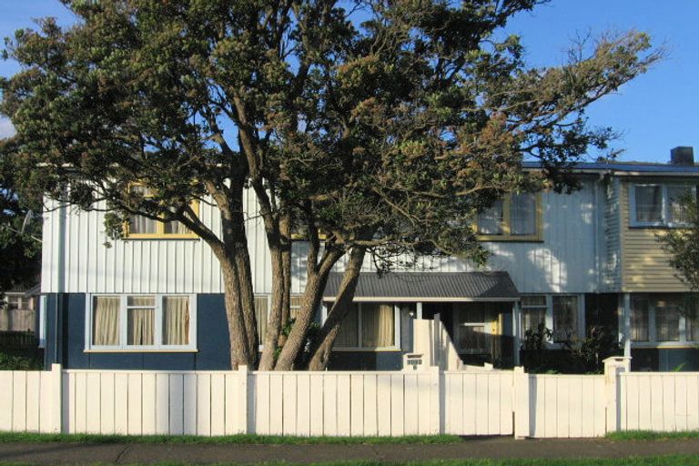 Photo of property in 1082a High Street, Taita, Lower Hutt, 5011