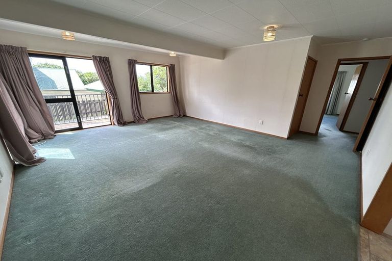 Photo of property in 14a Chablis Place, Henderson, Auckland, 0612