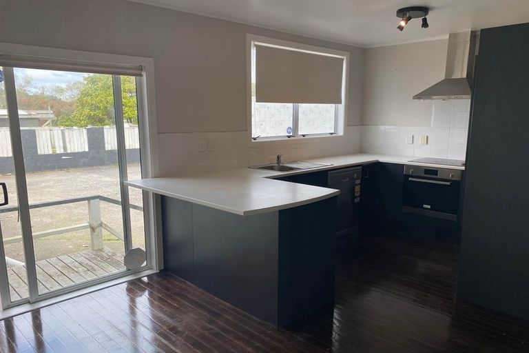 Photo of property in 40 Seymour Road, Sunnyvale, Auckland, 0612