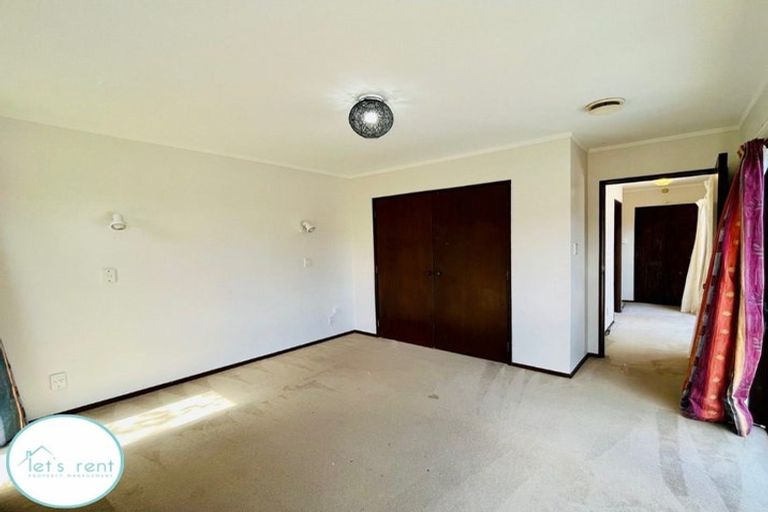 Photo of property in 11 Walter Strevens Drive, Conifer Grove, Takanini, 2112