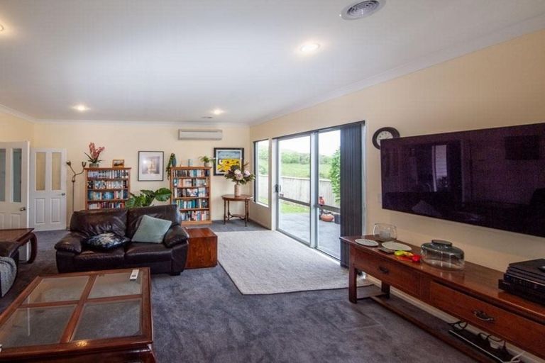 Photo of property in 10 Didsbury Grove, Churton Park, Wellington, 6037