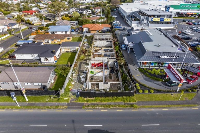 Photo of property in 3370 Great North Road, Glen Eden, Auckland, 0602