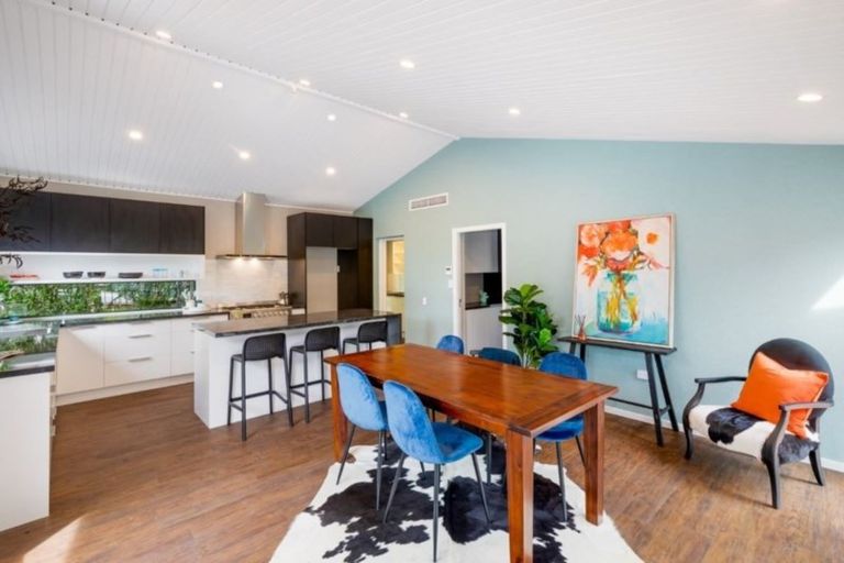 Photo of property in 89 Avonhead Road, Avonhead, Christchurch, 8042