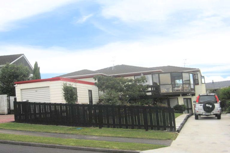 Photo of property in 9 Glenshee Place, Highland Park, Auckland, 2010
