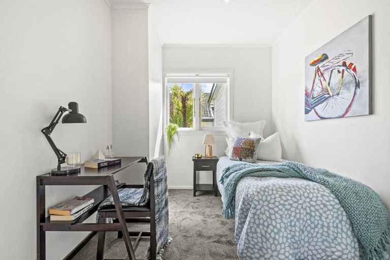 Photo of property in 5 Lyons Avenue, Murrays Bay, Auckland, 0630