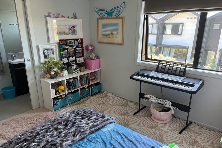 Photo of property in 4b Nerita Place, Long Bay, Auckland, 0630