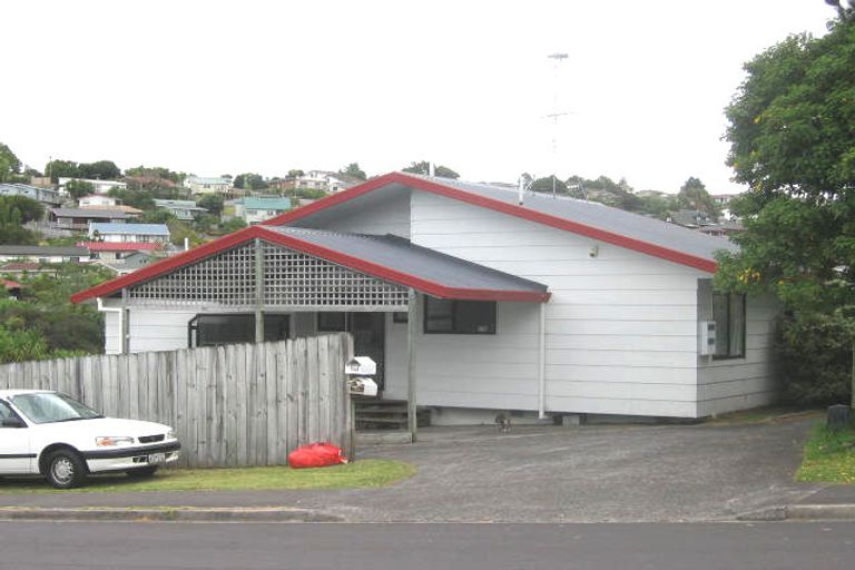 Photo of property in 1/123 Athena Drive, Totara Vale, Auckland, 0629