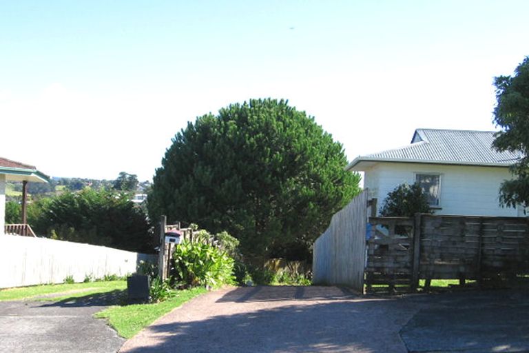 Photo of property in 4 Edgware Road, West Harbour, Auckland, 0618