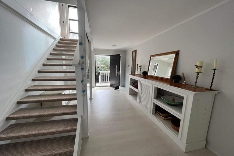 Photo of property in 1/28 Sandown Road, Rothesay Bay, Auckland, 0630