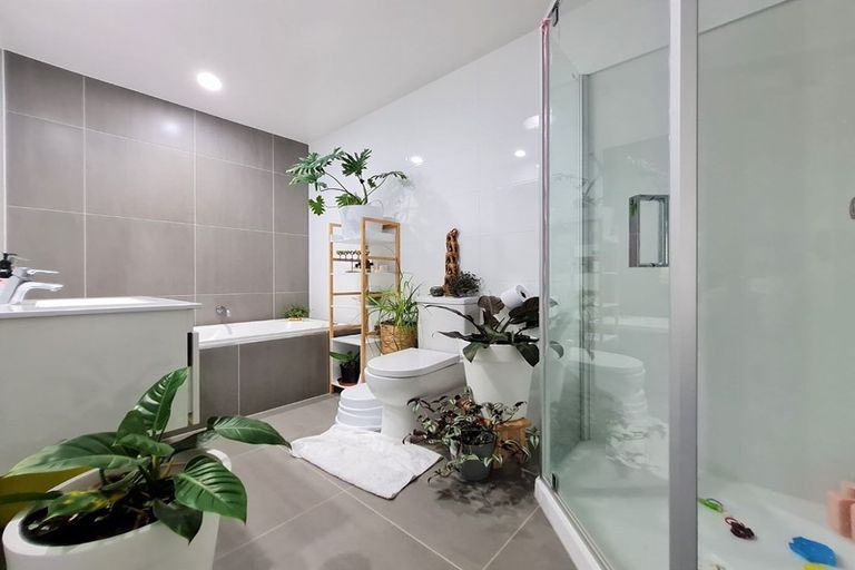 Photo of property in 115 Karepiro Drive, Stanmore Bay, Whangaparaoa, 0932