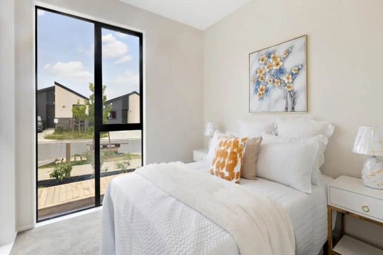 Photo of property in 34 Paretao Street, Massey, 0614