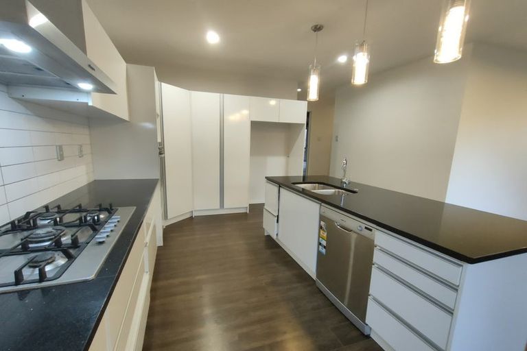 Photo of property in 6b Gossamer Drive, Pakuranga Heights, Auckland, 2010