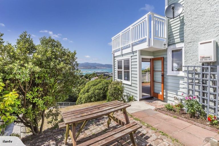 Photo of property in 49 Hungerford Road, Lyall Bay, Wellington, 6022