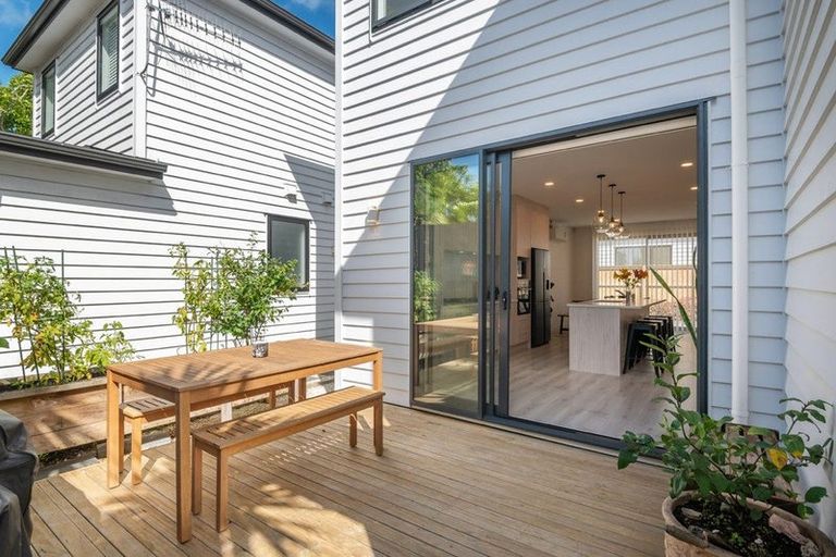 Photo of property in 4b Rosalind Road, Glenfield, Auckland, 0629