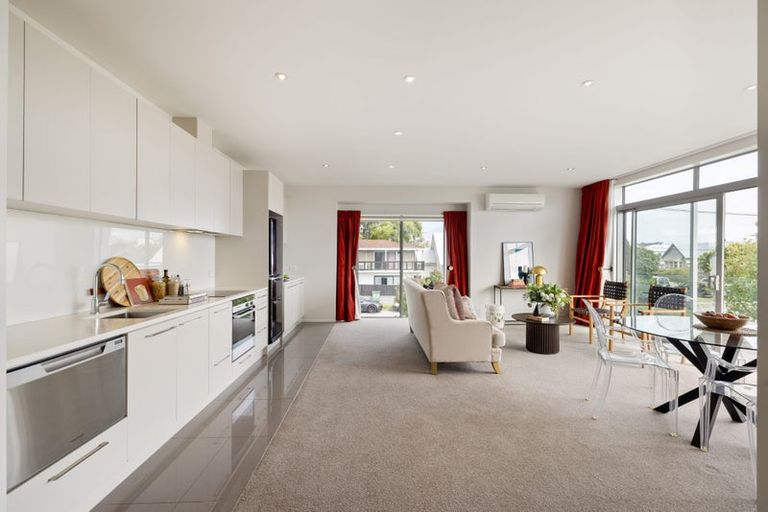 Photo of property in 26 Springfield Road, Saint Albans, Christchurch, 8014