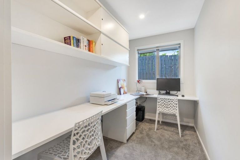 Photo of property in 100 Beach Road, Mellons Bay, Auckland, 2014