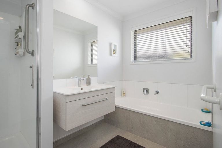 Photo of property in 1 Vantage Place, Omokoroa, 3114