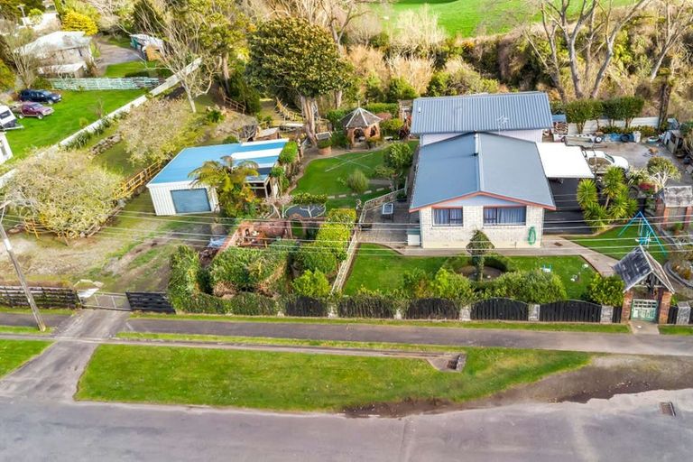 Photo of property in 17 Bridger Place, Eltham, 4322