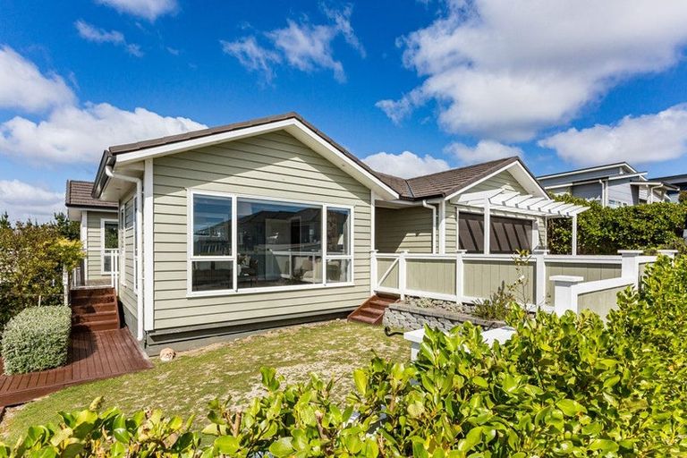 Photo of property in 144 Endeavour Drive, Whitby, Porirua, 5024