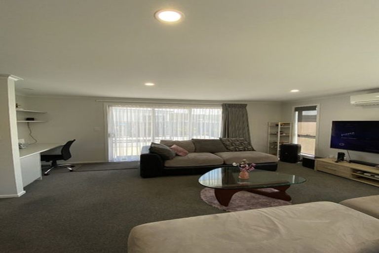 Photo of property in 6 Ken Douglas Drive, Aotea, Porirua, 5024