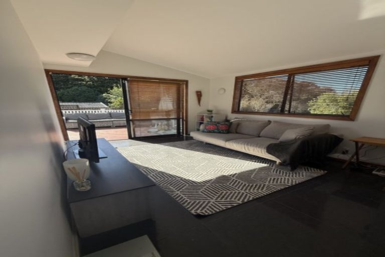 Photo of property in 99 Redoubt Road, Goodwood Heights, Auckland, 2105