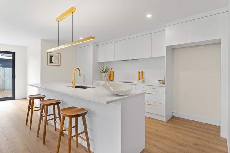 Photo of property in 2 Manatika Road, Karaka, Papakura, 2124