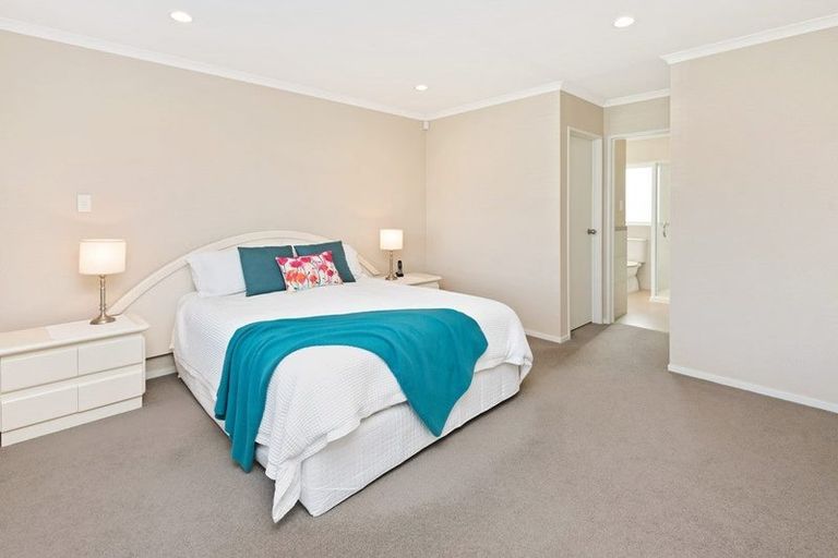 Photo of property in 1 Lorenzo Way, Flat Bush, Auckland, 2016