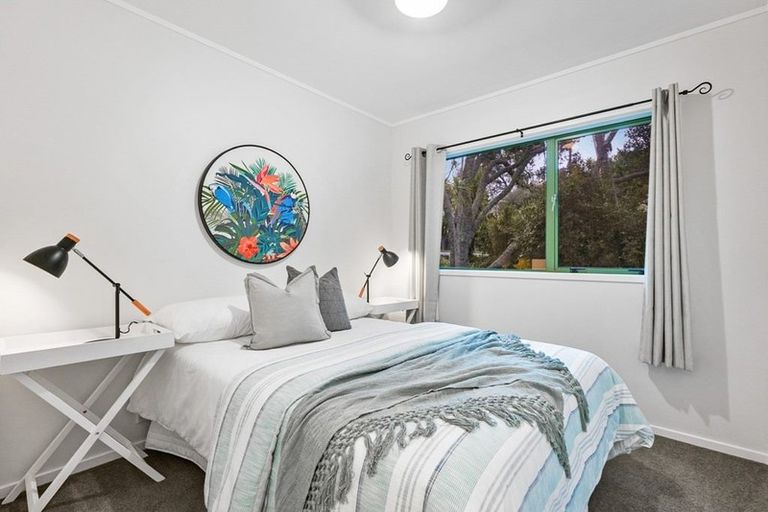 Photo of property in 12a Seaton Road, Murrays Bay, Auckland, 0630