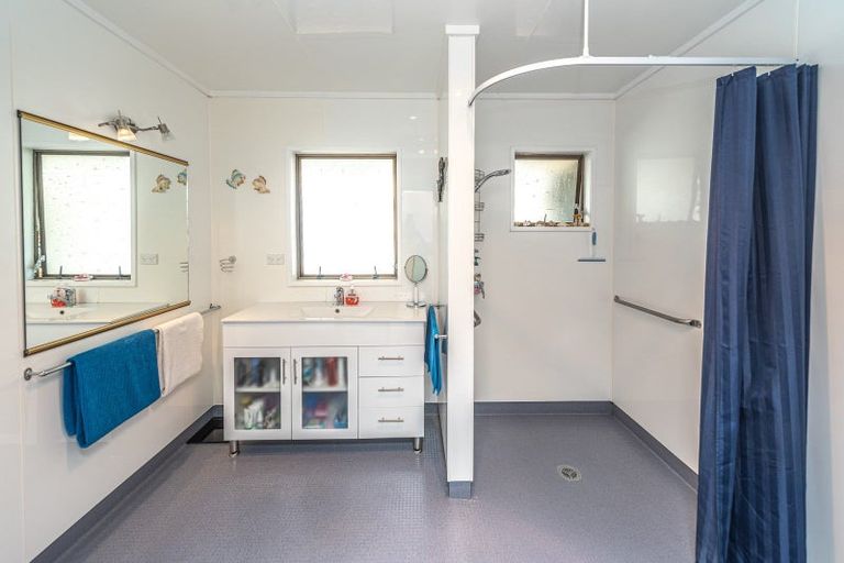 Photo of property in 18 Swinbourne Street, Waverley, 4510