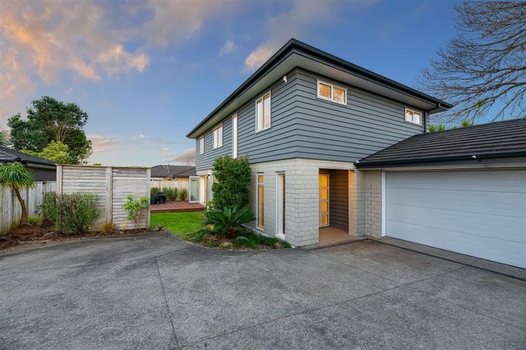 Photo of property in 8b Greenberry Drive, Ranui, Auckland, 0612