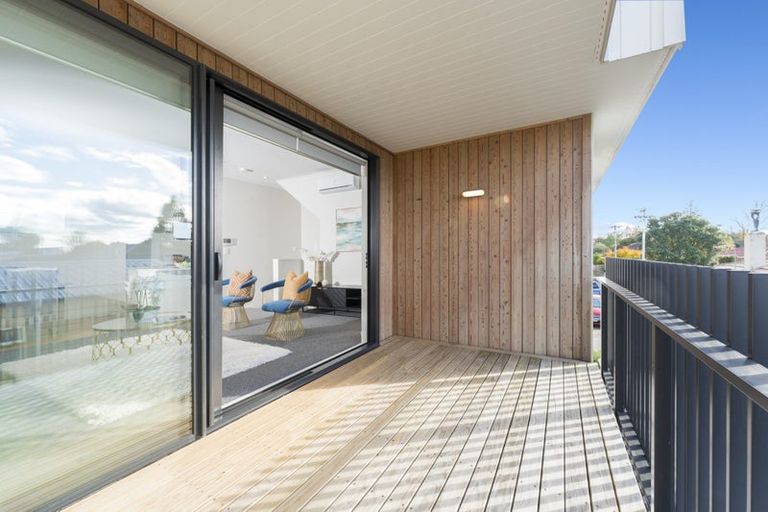 Photo of property in 5/5 Peachgrove Road, Te Atatu Peninsula, Auckland, 0610