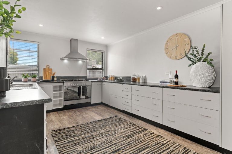 Photo of property in 7a Kempton Street, Greytown, 5712