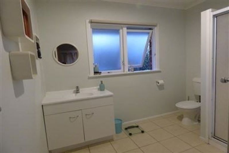 Photo of property in 1/6 Catalina Crescent, Forrest Hill, Auckland, 0620