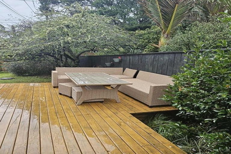 Photo of property in 2/99 Konini Road, Titirangi, Auckland, 0604
