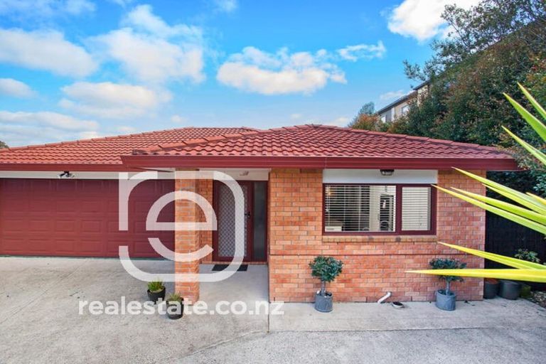 Photo of property in 13 Shah Place, Glen Eden, Auckland, 0602