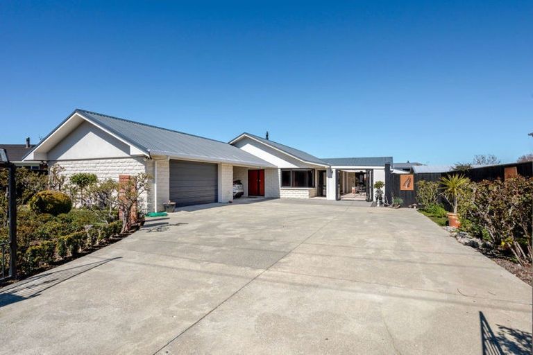 Photo of property in 9 Smith Street, Dannevirke, 4930