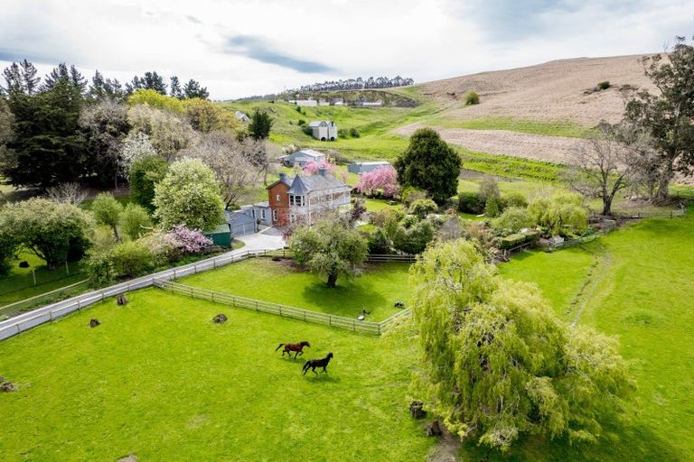 Photo of property in 108 Limeworks Road, Circle Hill, Milton, 9291