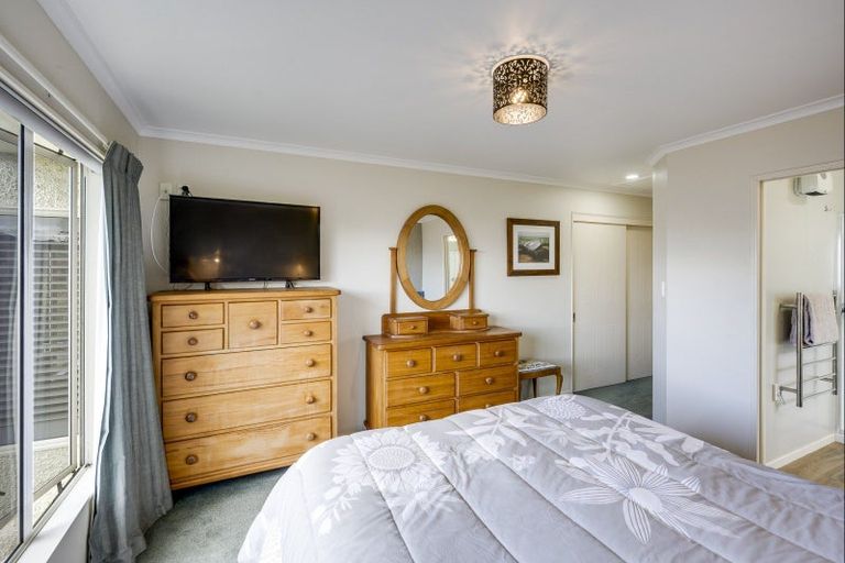 Photo of property in 76a Churchill Drive, Taradale, Napier, 4112