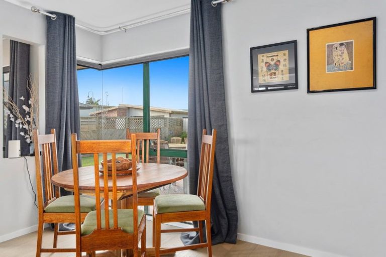 Photo of property in 16 Edgewater Grove, Whakatane, 3120