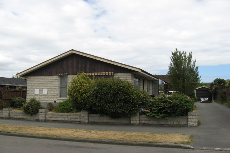 Photo of property in 1/27 Juniper Place, Burnside, Christchurch, 8053