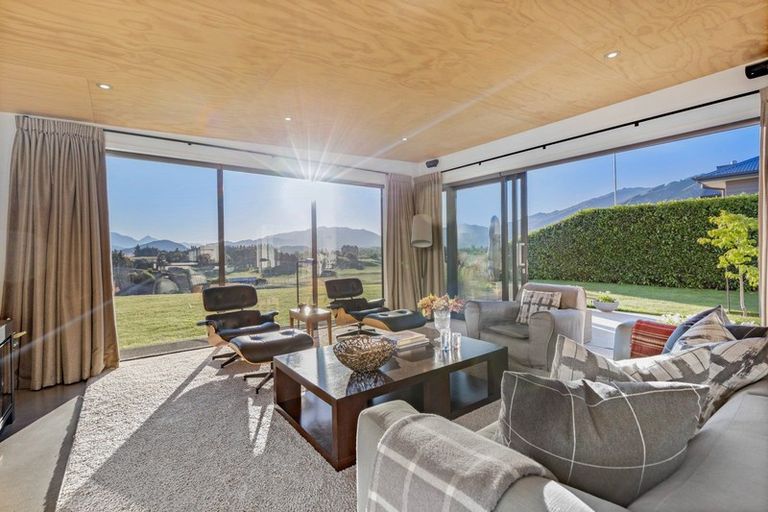 Photo of property in 2 Advance Terrace, Arrowtown, 9302