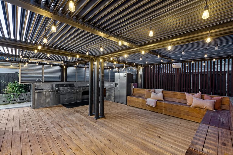 Photo of property in 14 Sir Lincoln Drive, Kumeu, 0810