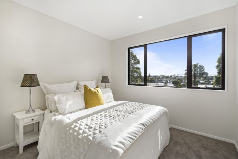 Photo of property in 4/51 Point England Road, Point England, Auckland, 1072