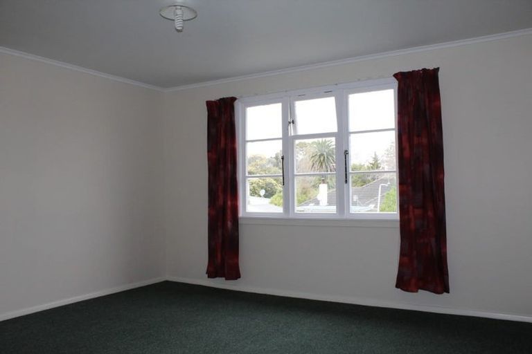 Photo of property in 553 Featherston Street, Roslyn, Palmerston North, 4414