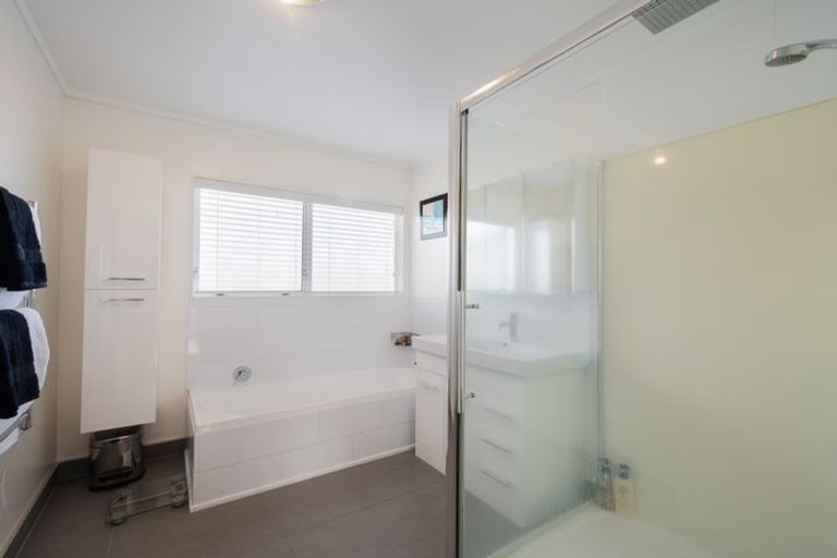 Photo of property in 139 Botany Road, Botany Downs, Auckland, 2010