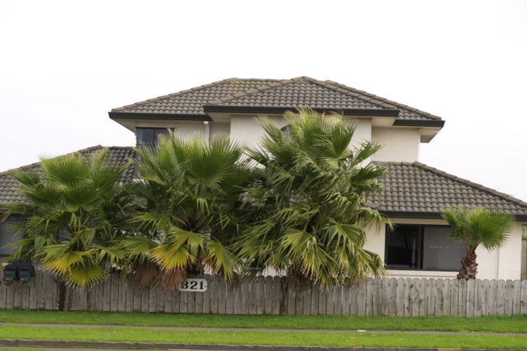 Photo of property in 2/321 Botany Road, Golflands, Auckland, 2013