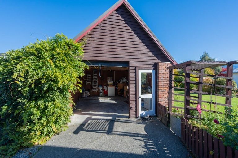 Photo of property in 52 Luxmore Drive, Te Anau, 9600