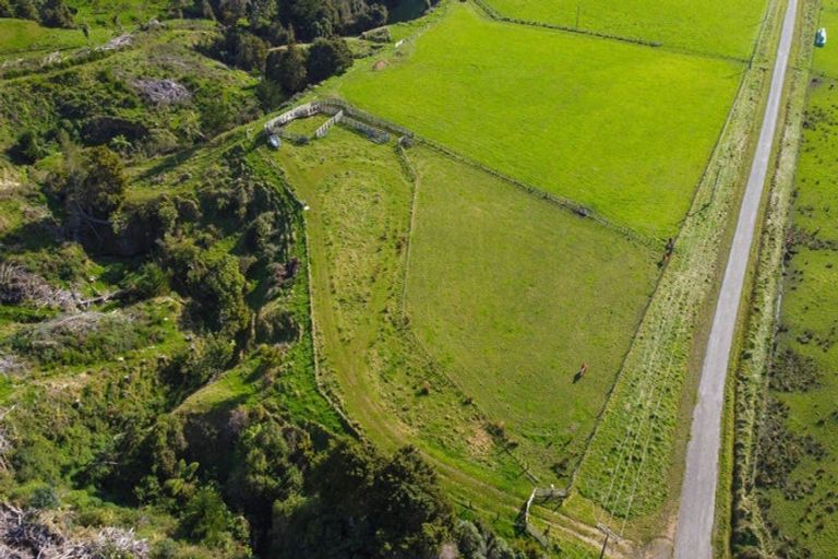 Photo of property in 496 Pukeatua Road, Dannevirke, 4975