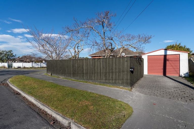 Photo of property in 11 Beatrice Place, Avonhead, Christchurch, 8042